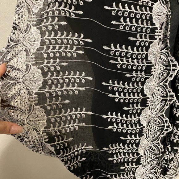 Anthropologie Floreat Infinity scarf-EUC- black and white - Picture 2 of 3